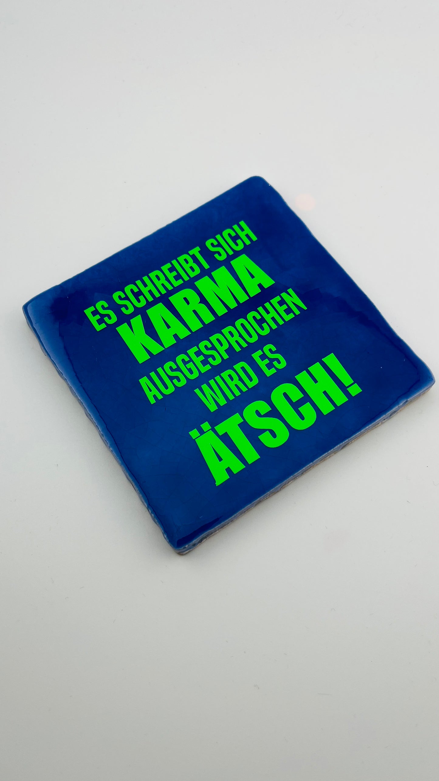 ES SCHREIBT SICH KARMA