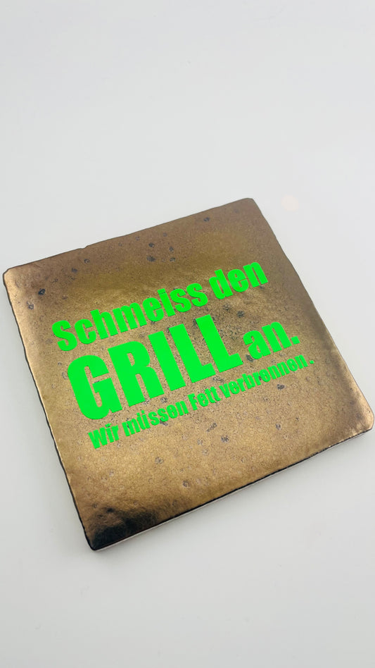 SCHMEIß DEN GRILL AN. WIR MÜSSEN FETT VERBRENNEN.
