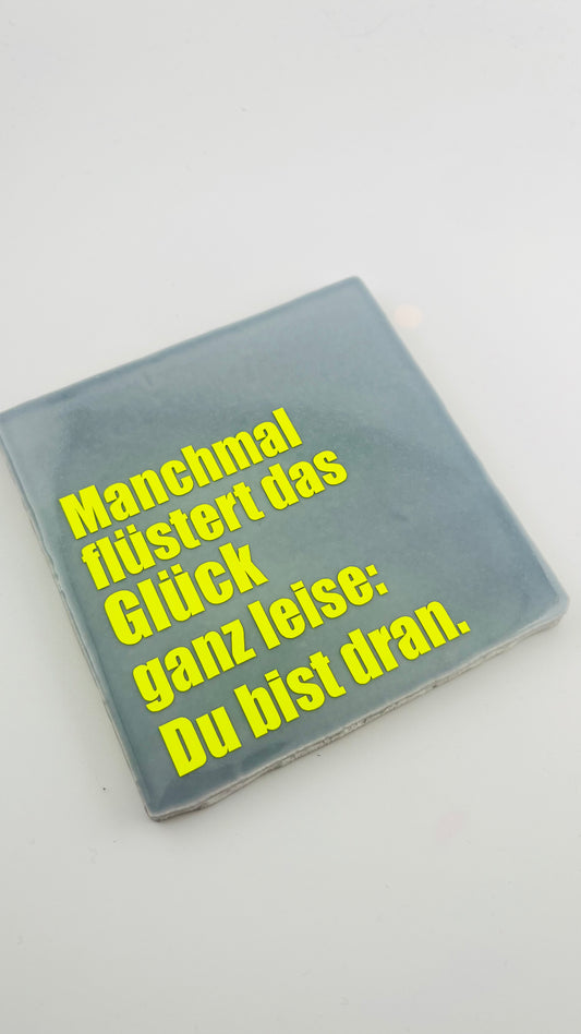 MANCHMAL FLÜSTERT DAS GLÜCK GANZ LEISE...
