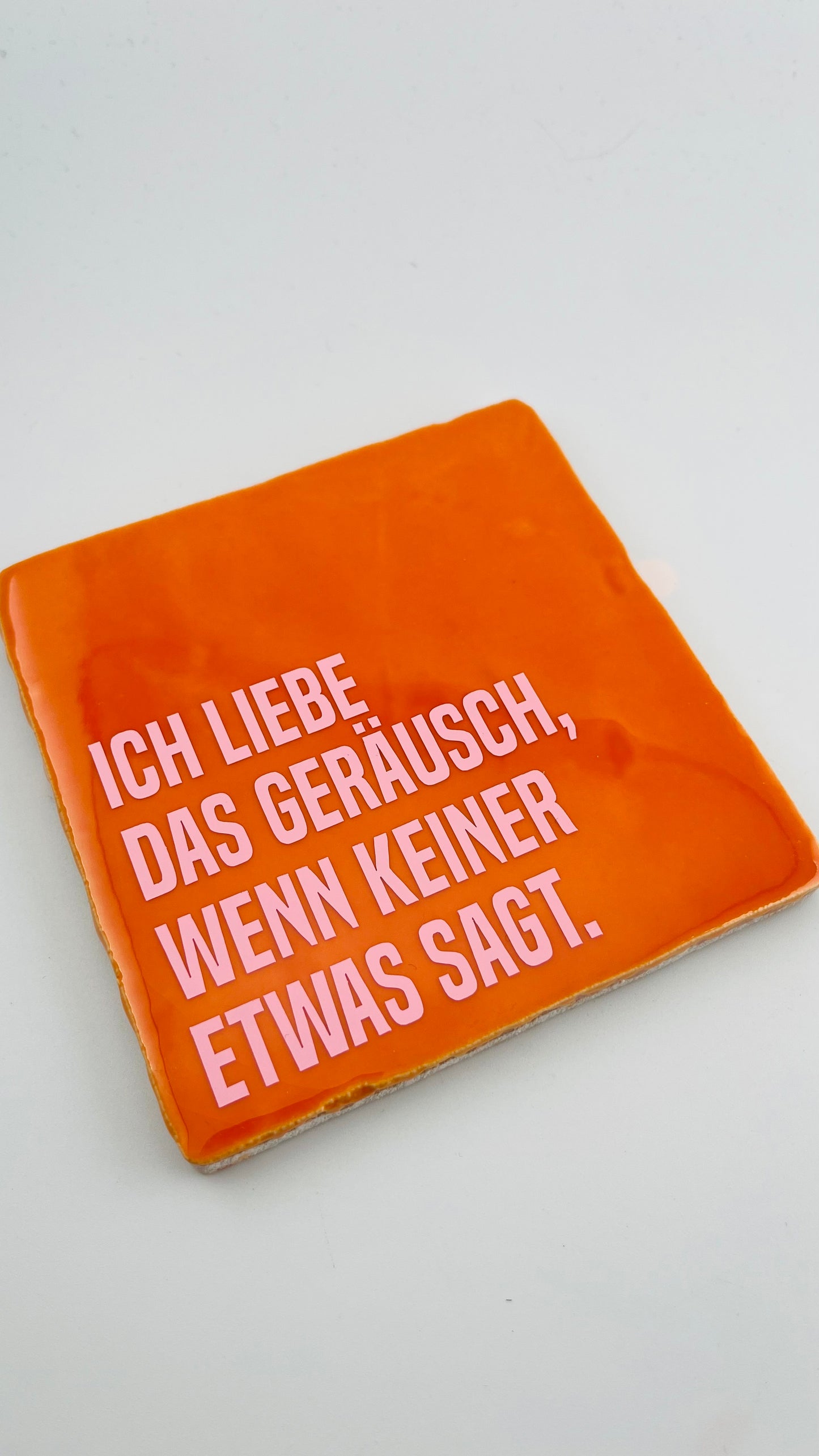 ICH LIEBE DAS GERÄUSCH, WENN KEINER ETWAS SAGT