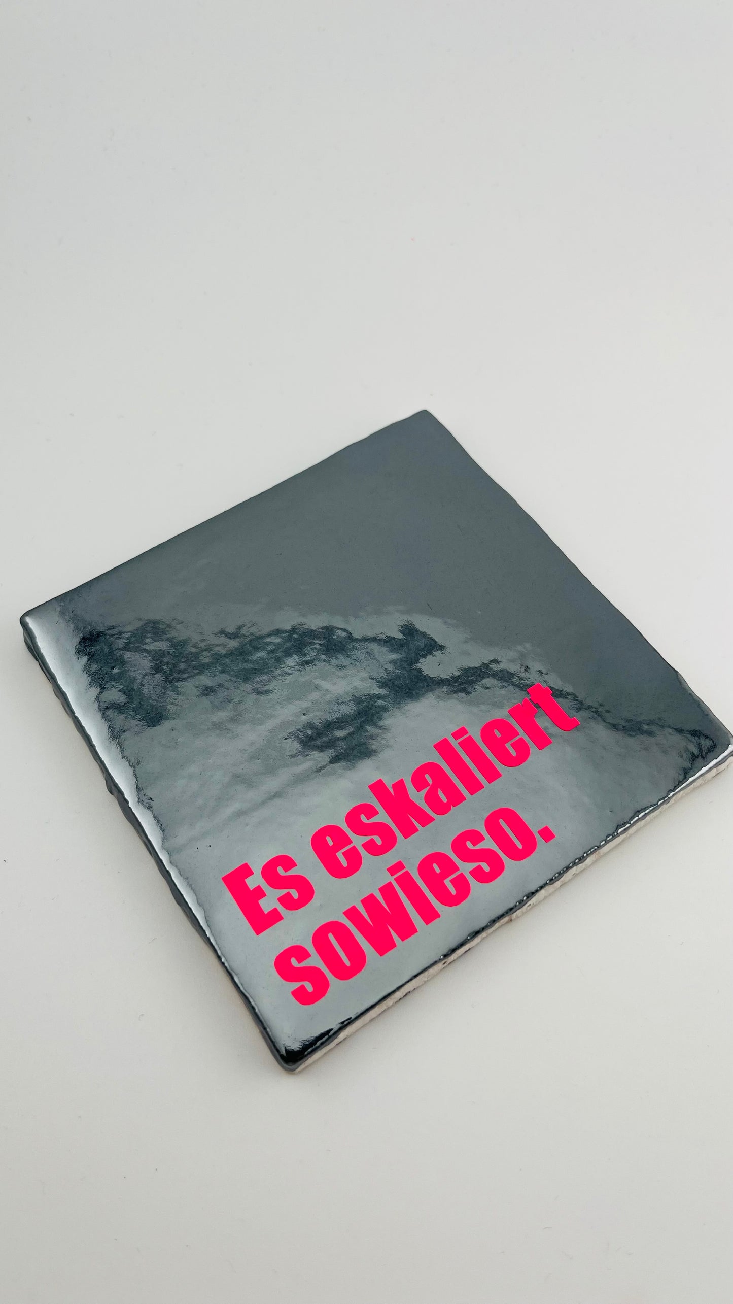 ES ESKALIERT SOWIESO