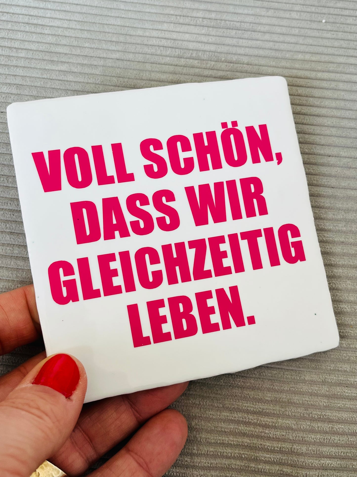 VOLL SCHÖN, DASS WIR GLEICHZEITIG LEBEN