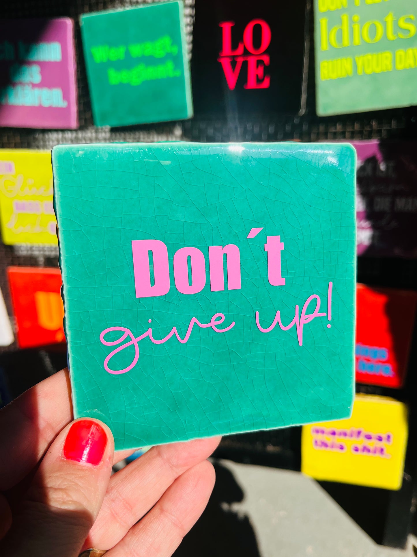DON'T GIVE UP