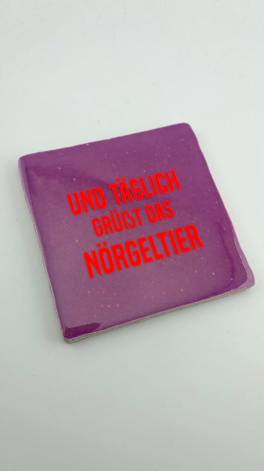 UND TÄGLICH GRÜßTE DAS NÖRGELTIER
