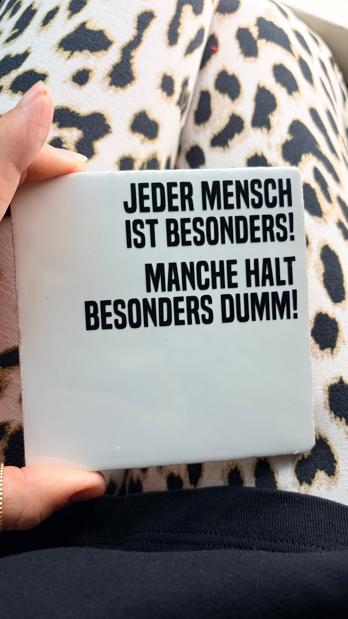 JEDER MENSCH IST BESONDERS. MANCHE HALT BESONDERS DUMM!