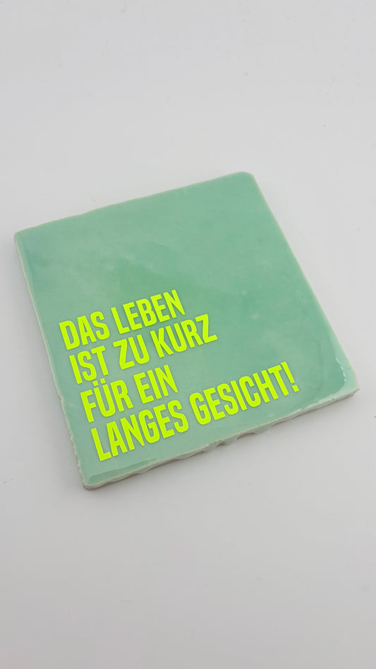 DAS LEBEN IST ZU KURZ FÜR EIN LANGES GESICHT!