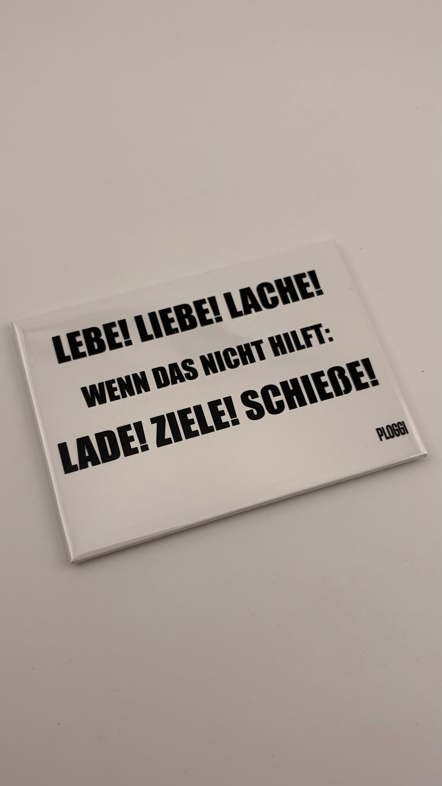 LEBE! LIEBE! LACHE! UND WENN DAS NICHT HILFT: LADE! ZIELE! SCHIEßE!