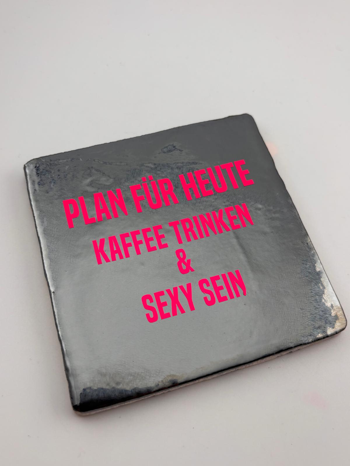 PLAN FÜR HEUTE. KAFFEE TRINKEN UND SEXY SEIN