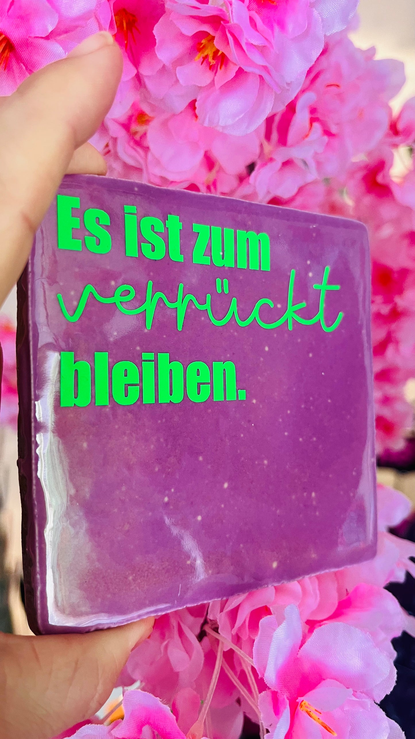 ES IST ZUM VERRÜCKT BLEIBEN.